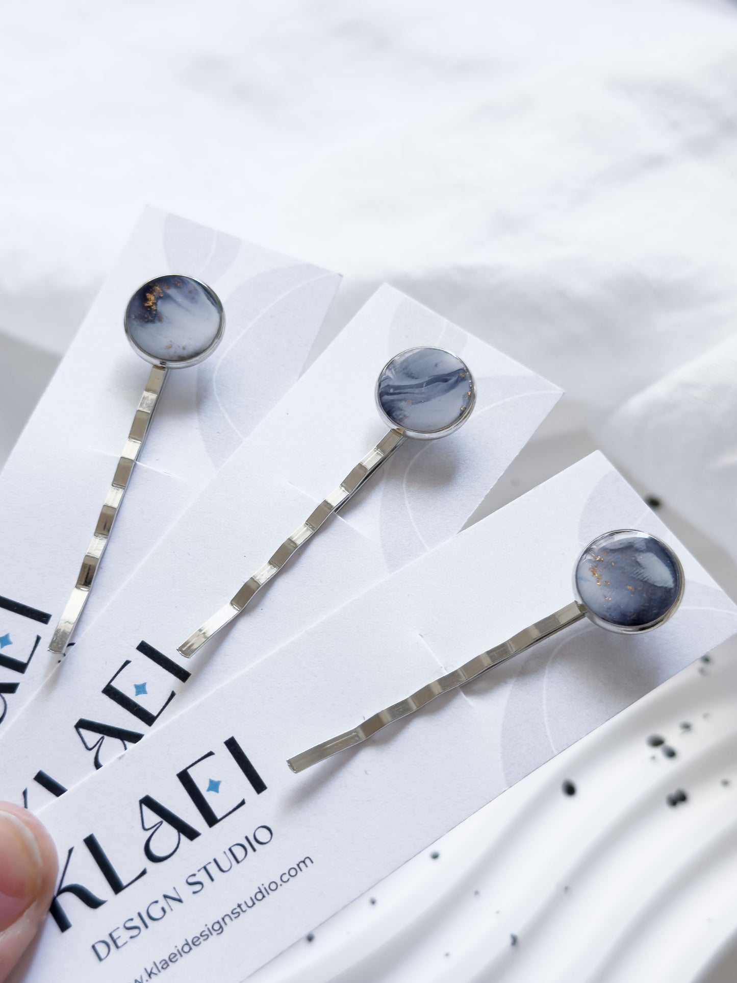 Col A ✦ Weiß-grau marmorierte Haarspange