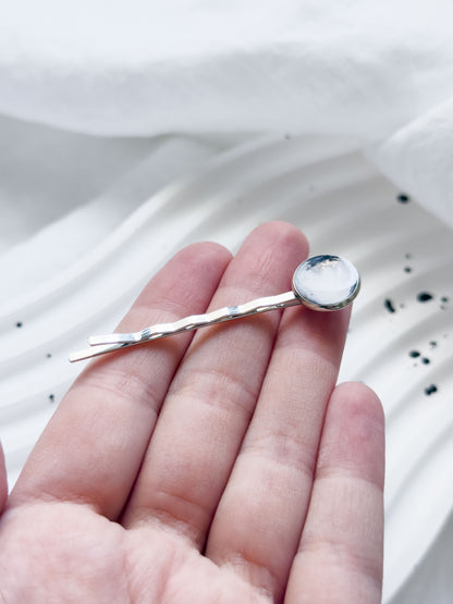 Col A ✦ Weiß-grau marmorierte Haarspange