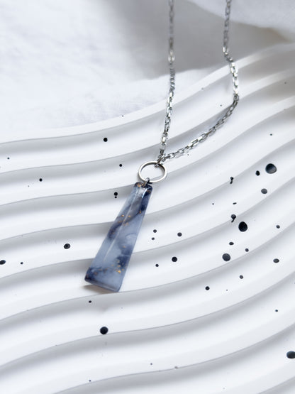 Col A ✦ Weiß-grau marmorierte Halskette