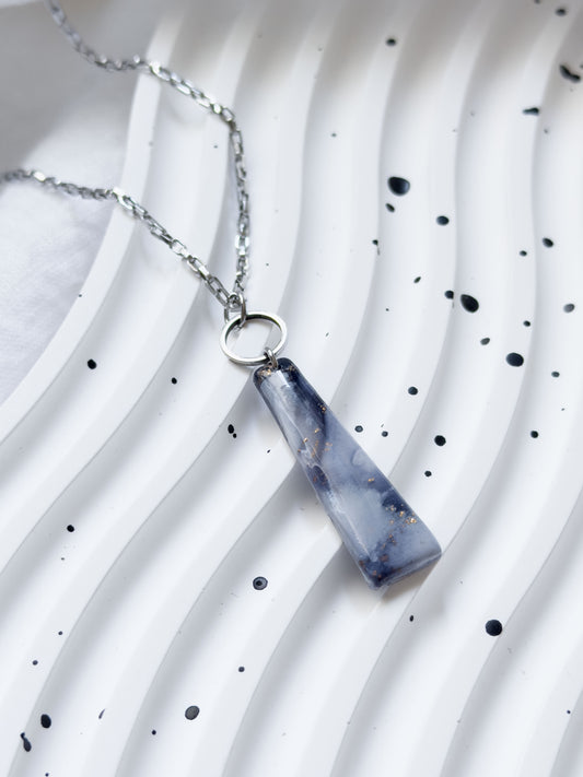 Col A ✦ Weiß-grau marmorierte Halskette