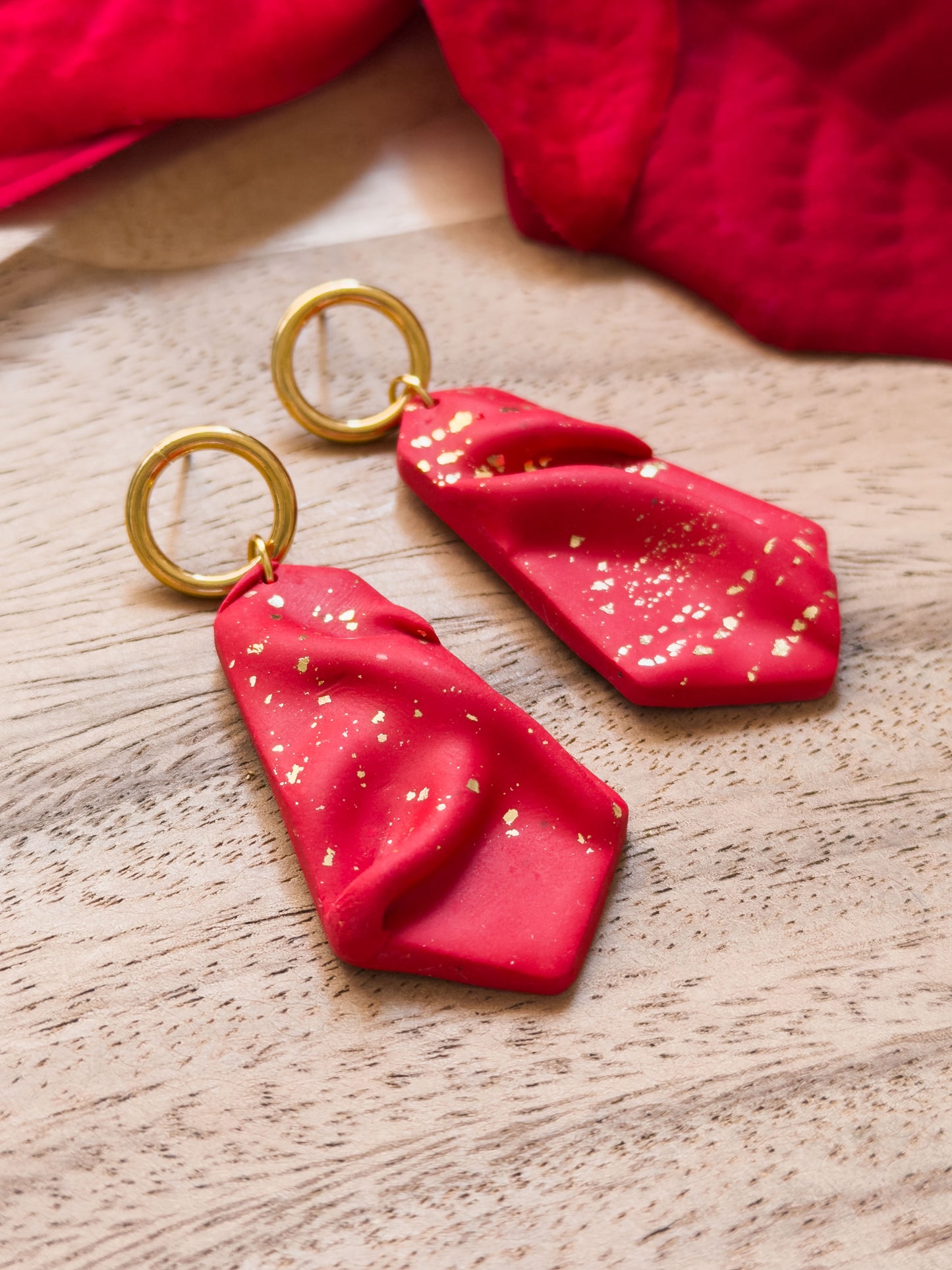 Col A ✦ Rote Falten Ohrringe