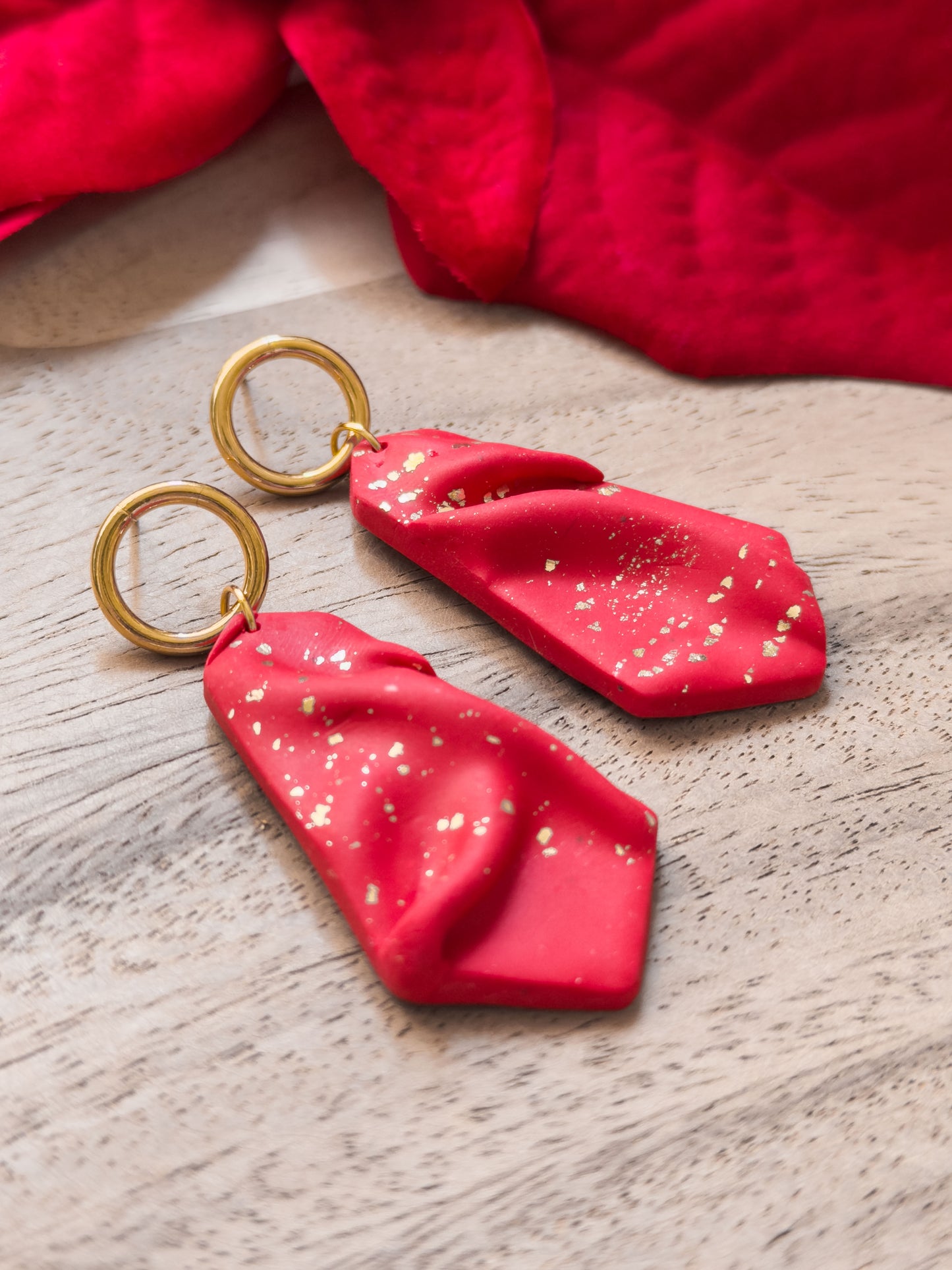 Col A ✦ Rote Falten Ohrringe