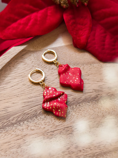 Col A ✦ Rote Falten-Huggie Ohrringe