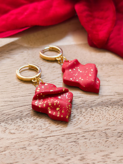 Col A ✦ Rote Falten-Huggie Ohrringe