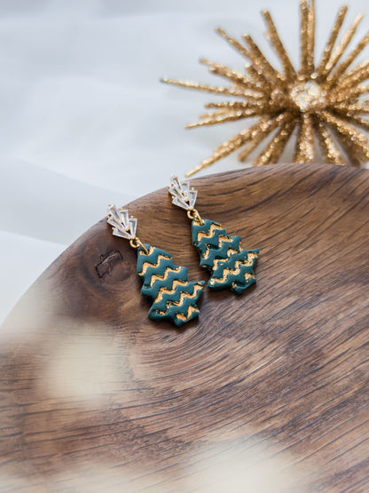 Col A ✦ Tannenbaumgrüne Christbaum Ohrringe mit Zickzack-Muster