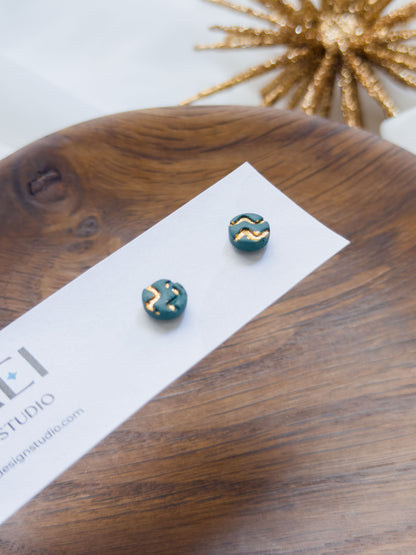 Col A ✦ Tannenbaumgrüne Ohrstecker mit Zickzack-Muster