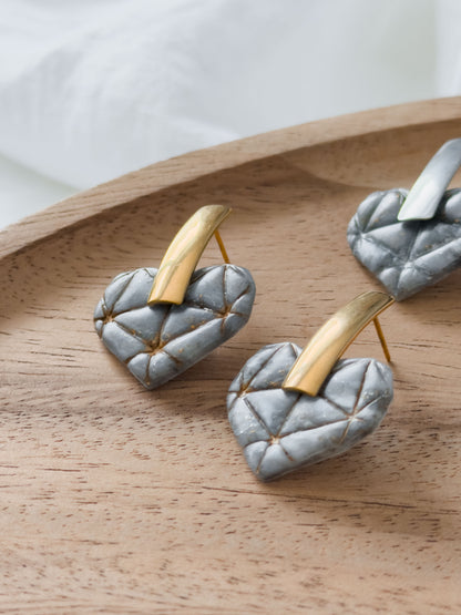 Love Notes Col ✦ Grau-marmorierte Diamant Herz-Ohrringe
