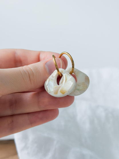 Love Notes Col ✦ Perlmutt Muschel Creolen