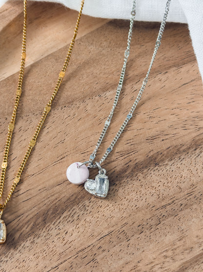 Love Notes Col ✦ Halskette mit rosenquartz-farbigen & Herzchen Anhänger