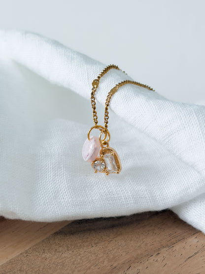 Love Notes Col ✦ Halskette mit rosenquartz-farbigen & Herzchen Anhänger