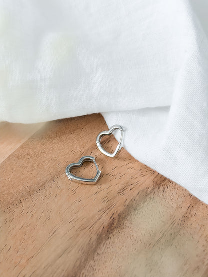 Love Notes Col ✦ Silberne Herz Creolen