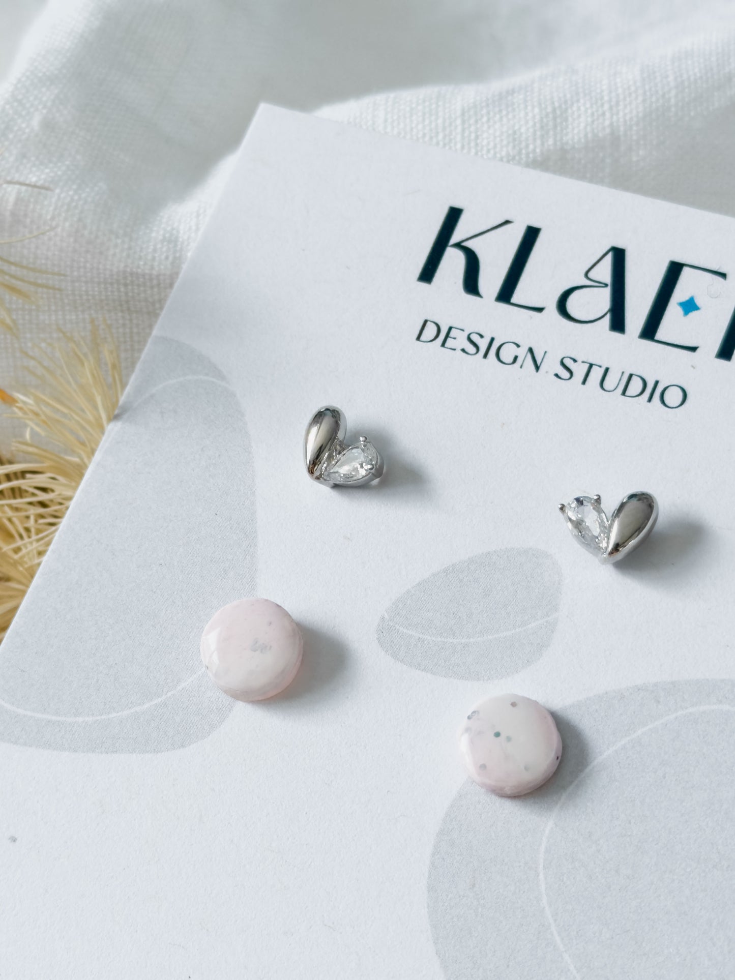 Love Notes Col ✦ Ohrstecker-Set mit rosenquartz-farbigen und Herzi Ohrsteckern