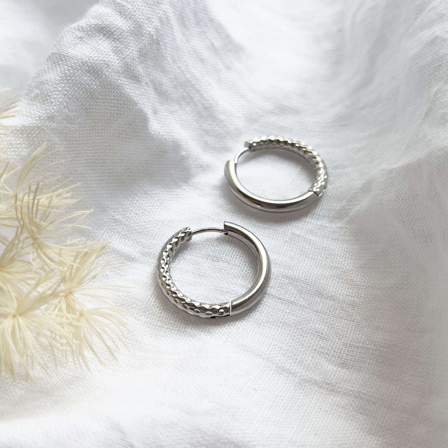 Base Col ✦ MIX&MATCH Reverse Hoop Earrings