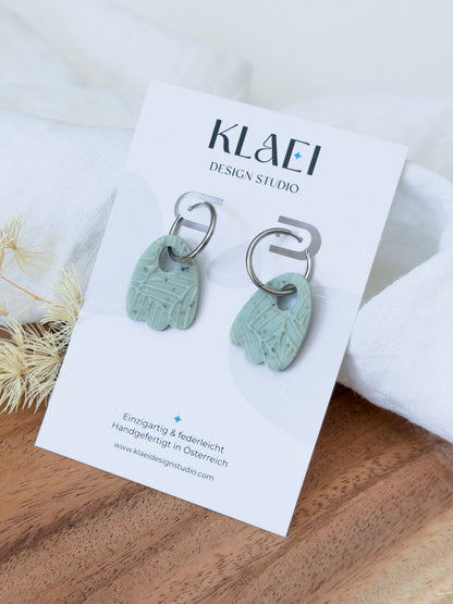 Mix & Match ✦ Mintgrüne Blütenblatt Creolen