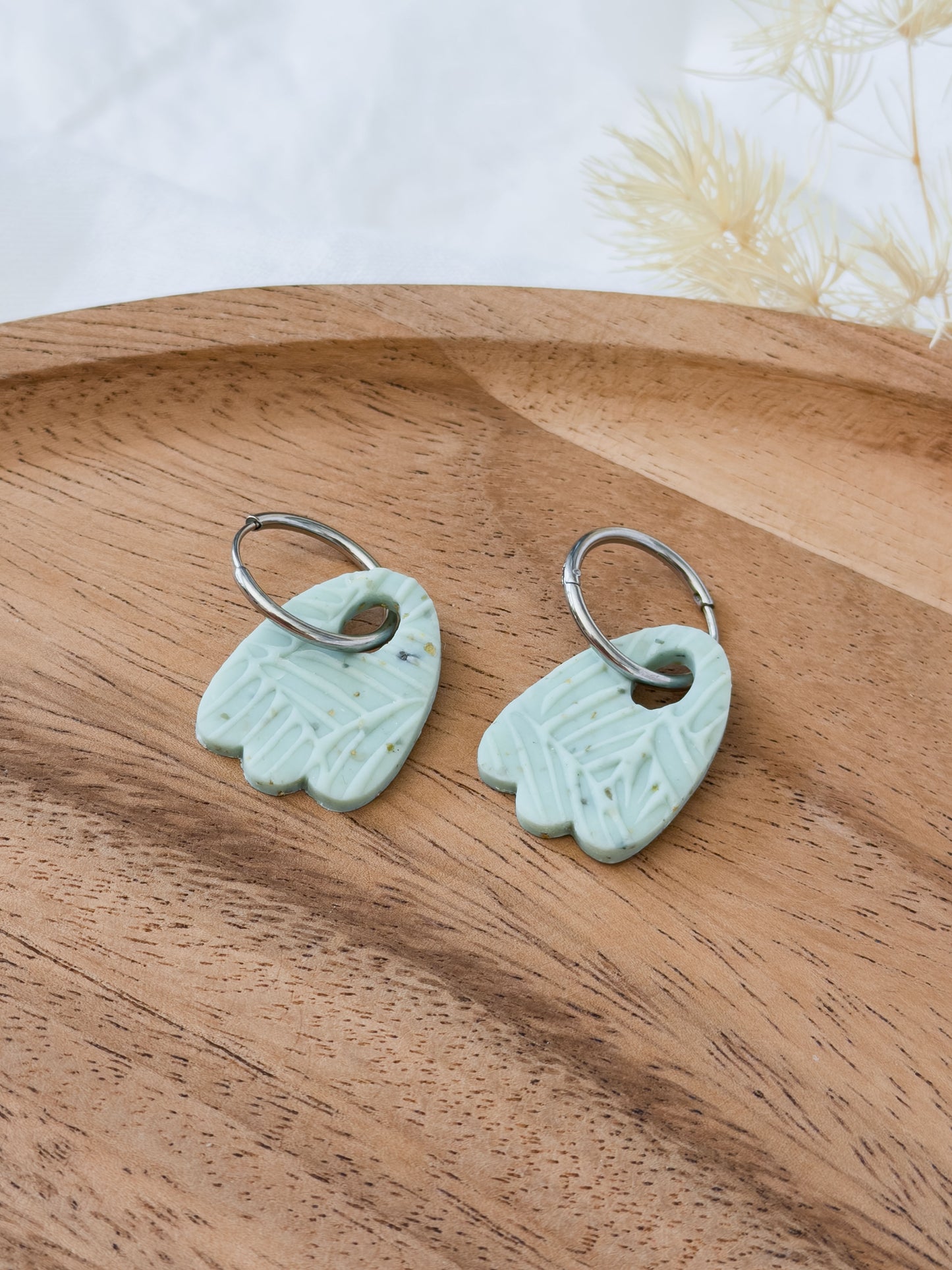 Mix & Match ✦ Mintgrüne Blütenblatt Creolen