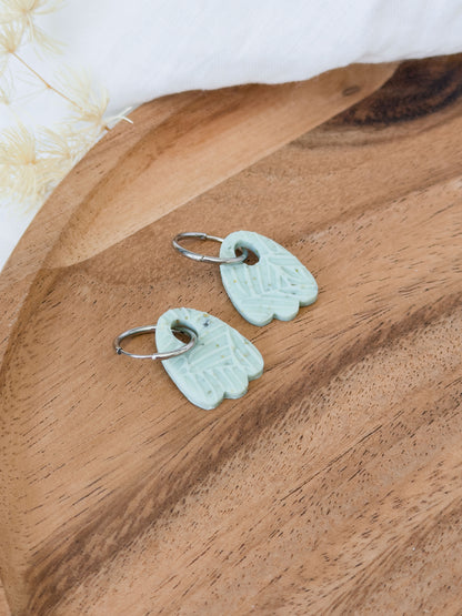 Mix & Match ✦ Mintgrüne Blütenblatt Creolen