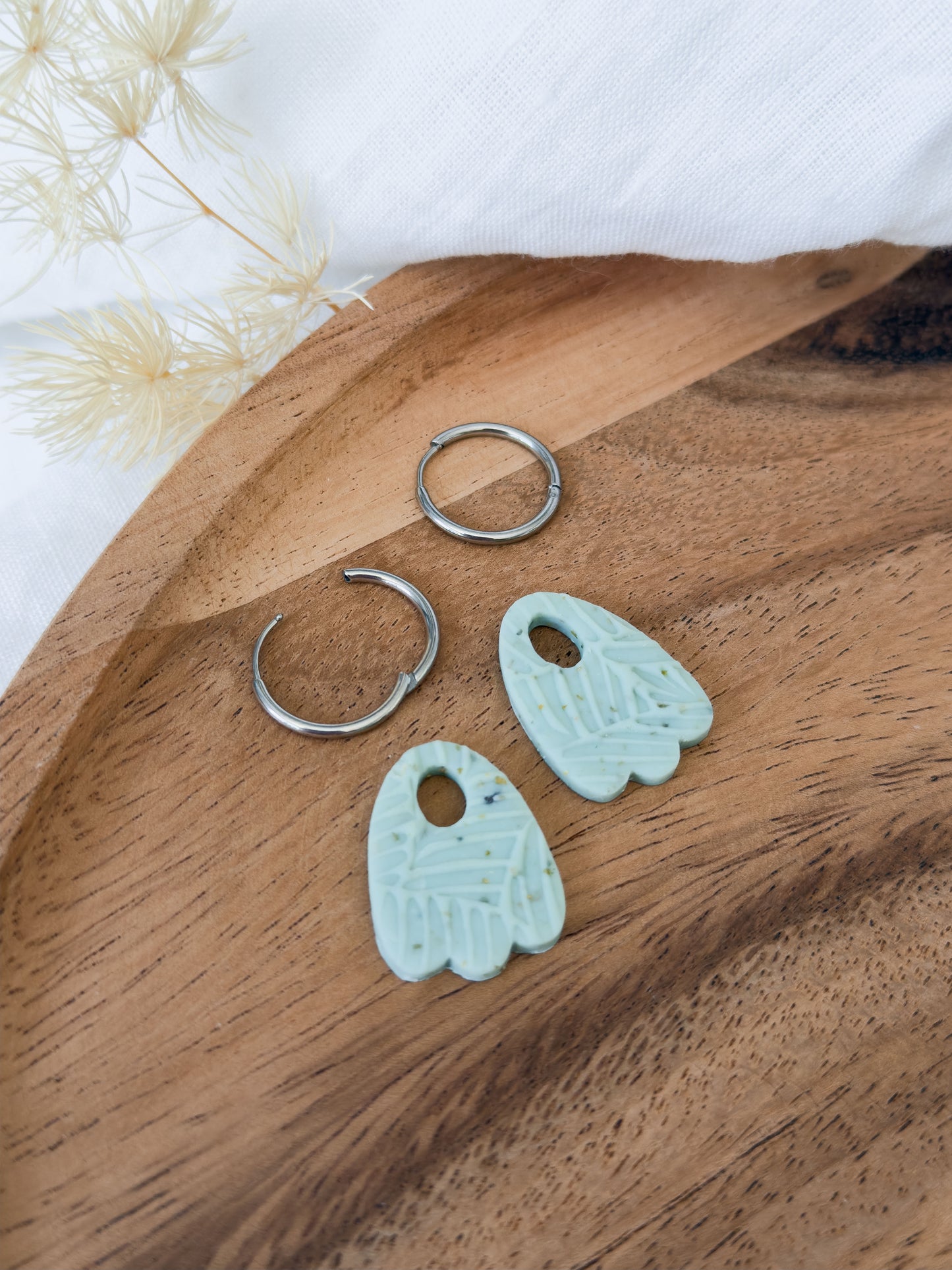 Mix & Match ✦ Mintgrüne Blütenblatt Creolen