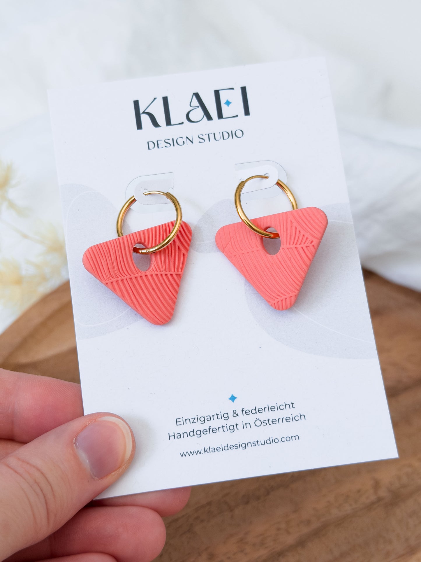 Mix & Match ✦ Pfirsichfarbene dreieckige Creolen