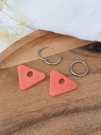 Mix & Match ✦ Pfirsichfarbene dreieckige Creolen