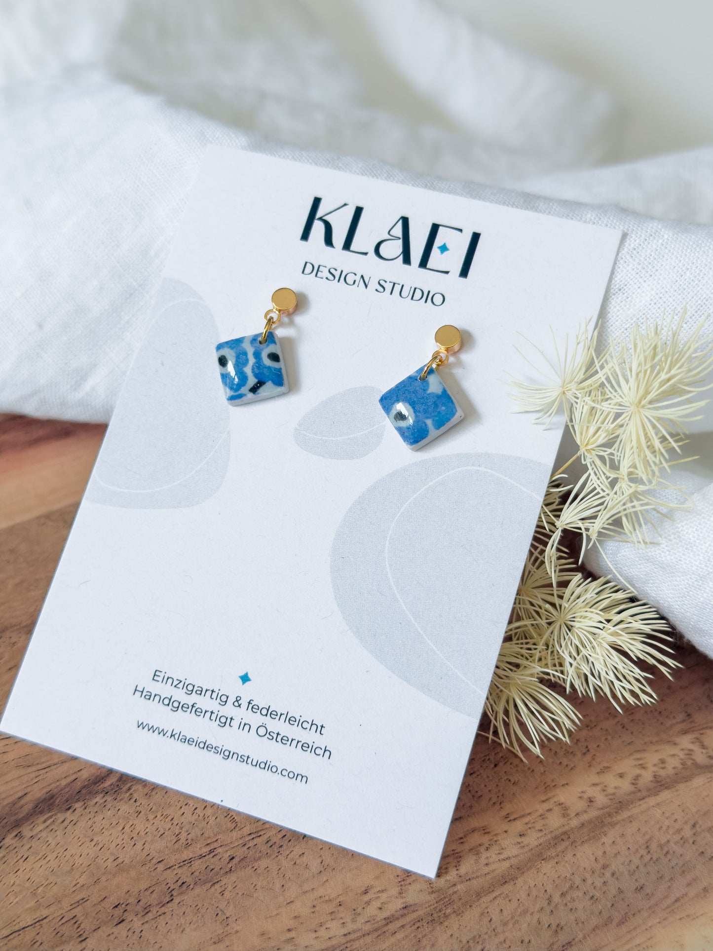 Untamed Garden Col ✦ Blaue kleine Blumen Ohrringe