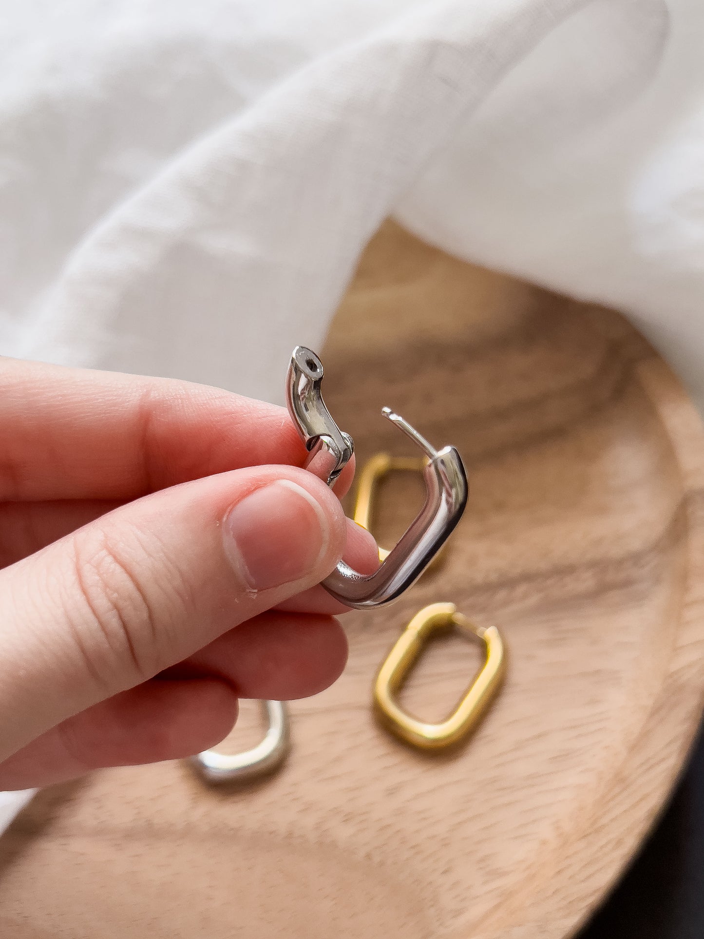 Base Col ✦ CHLOE Hoop Earrings