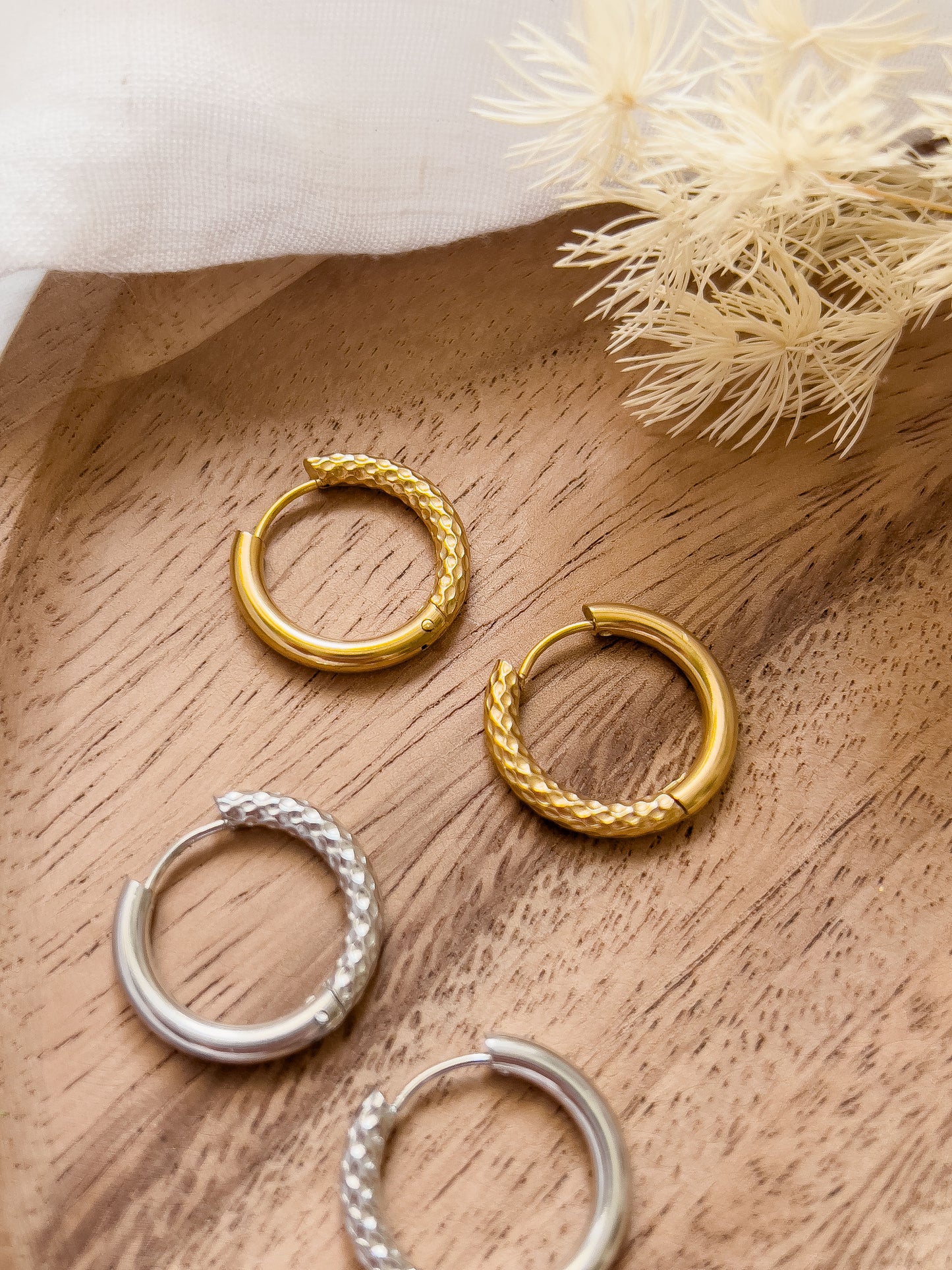 Base Col ✦ MIX&MATCH Reverse Hoop Earrings