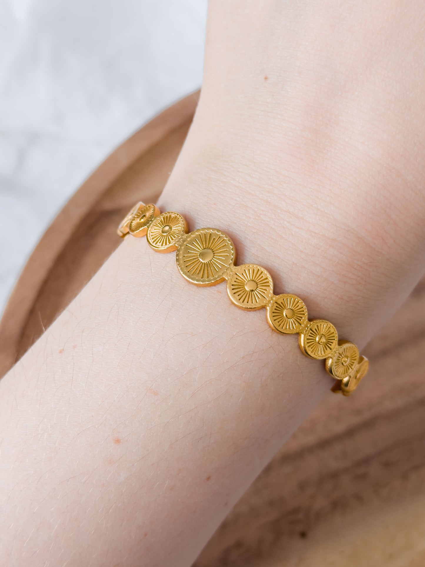 Without Limits Col ✦ Goldener Sonnen Armreif