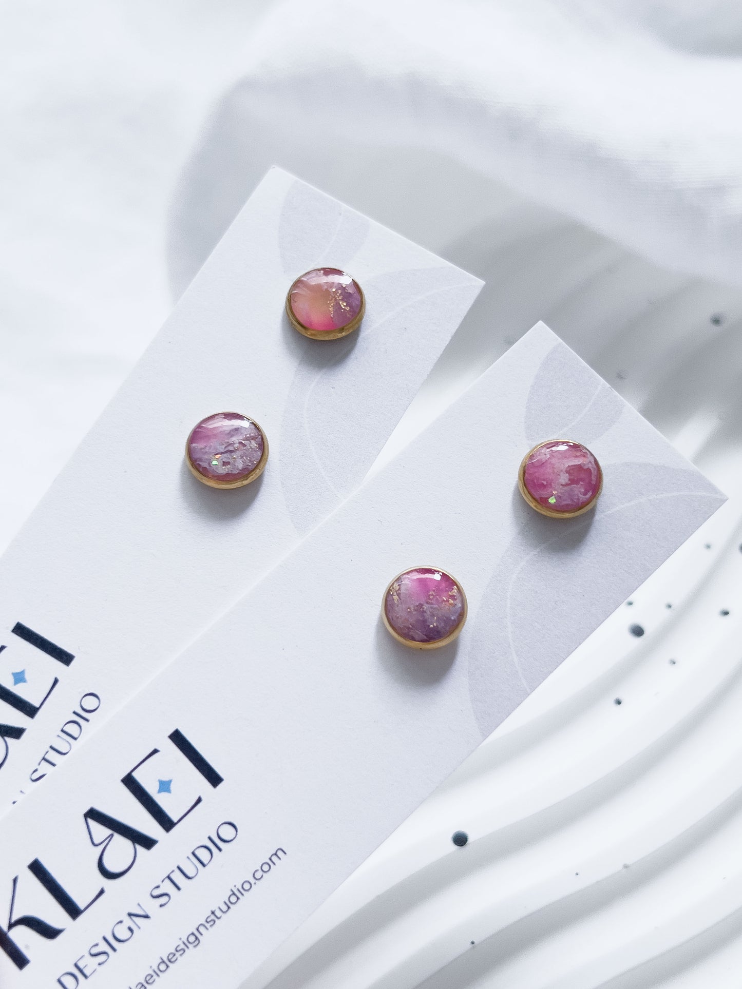 Col R ✦ Fuchsia-marmorierte Ohrstecker