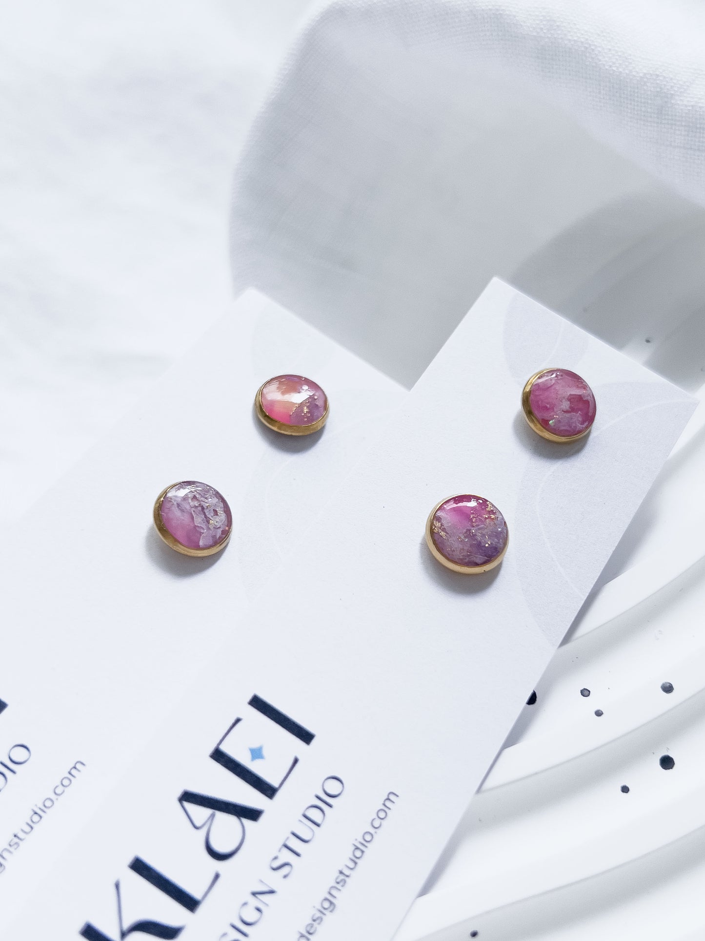 Col R ✦ Fuchsia-marmorierte Ohrstecker