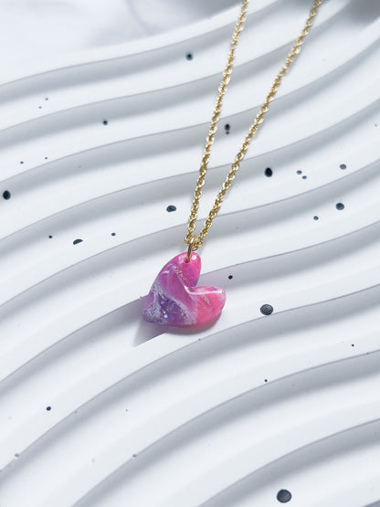 Col R ✦ Fuchsia-marmorierte Herz Halskette