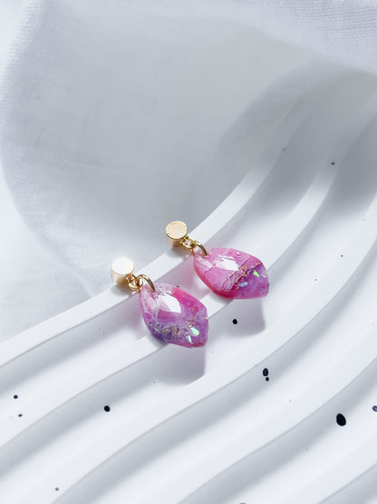 Col R ✦ Fuchsia-marmorierte Kiesel Ohrringe