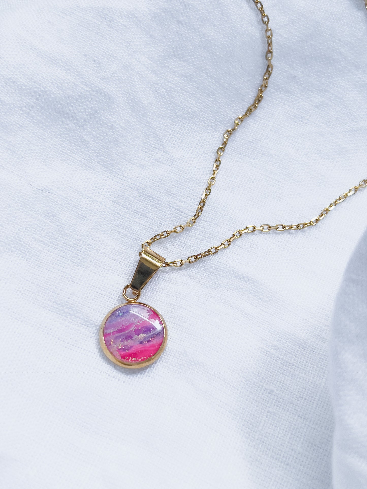 Col R ✦ Fuchsia-marmorierte runde Halskette