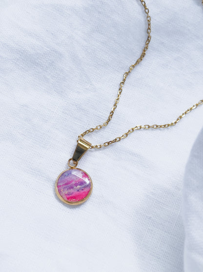 Col R ✦ Fuchsia-marmorierte runde Halskette