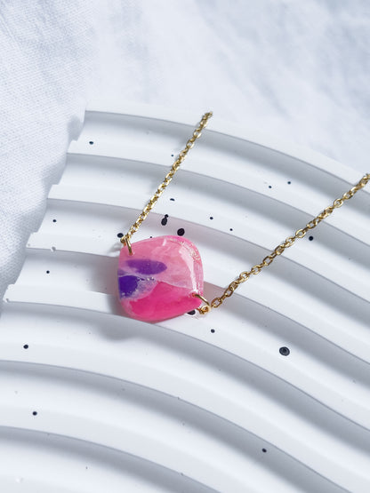 Col R ✦ Fuchsia-marmoriertes Statement Armband