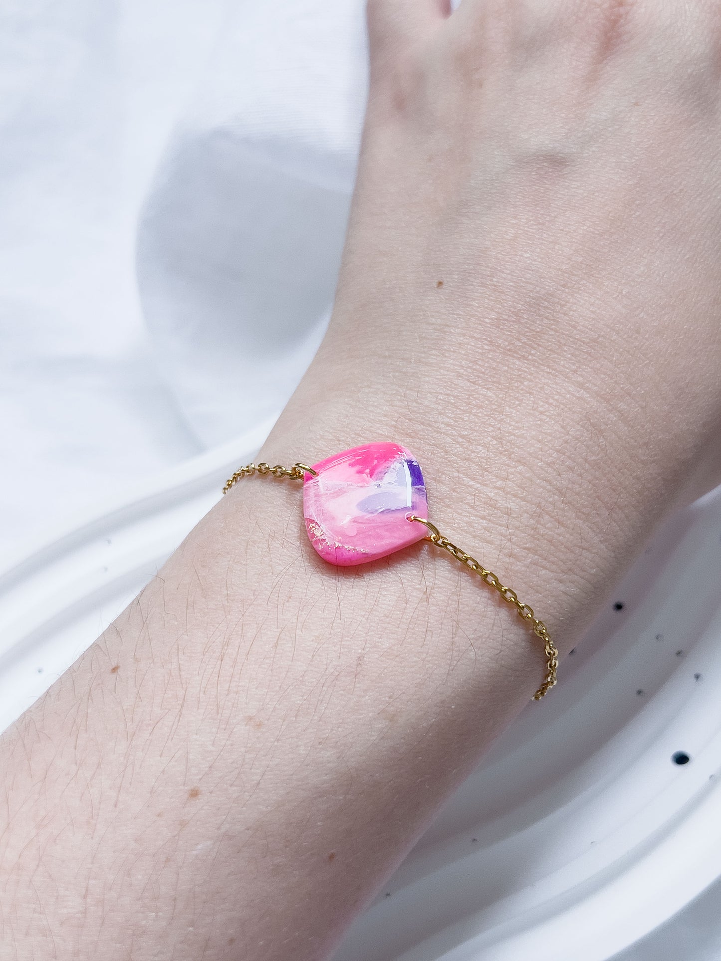 Col R ✦ Fuchsia-marmoriertes Statement Armband