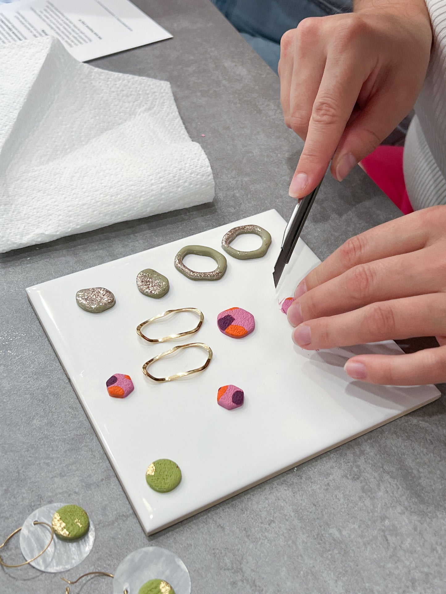 Workshop ✦ Design feather-light earrings from polymer clay ✨