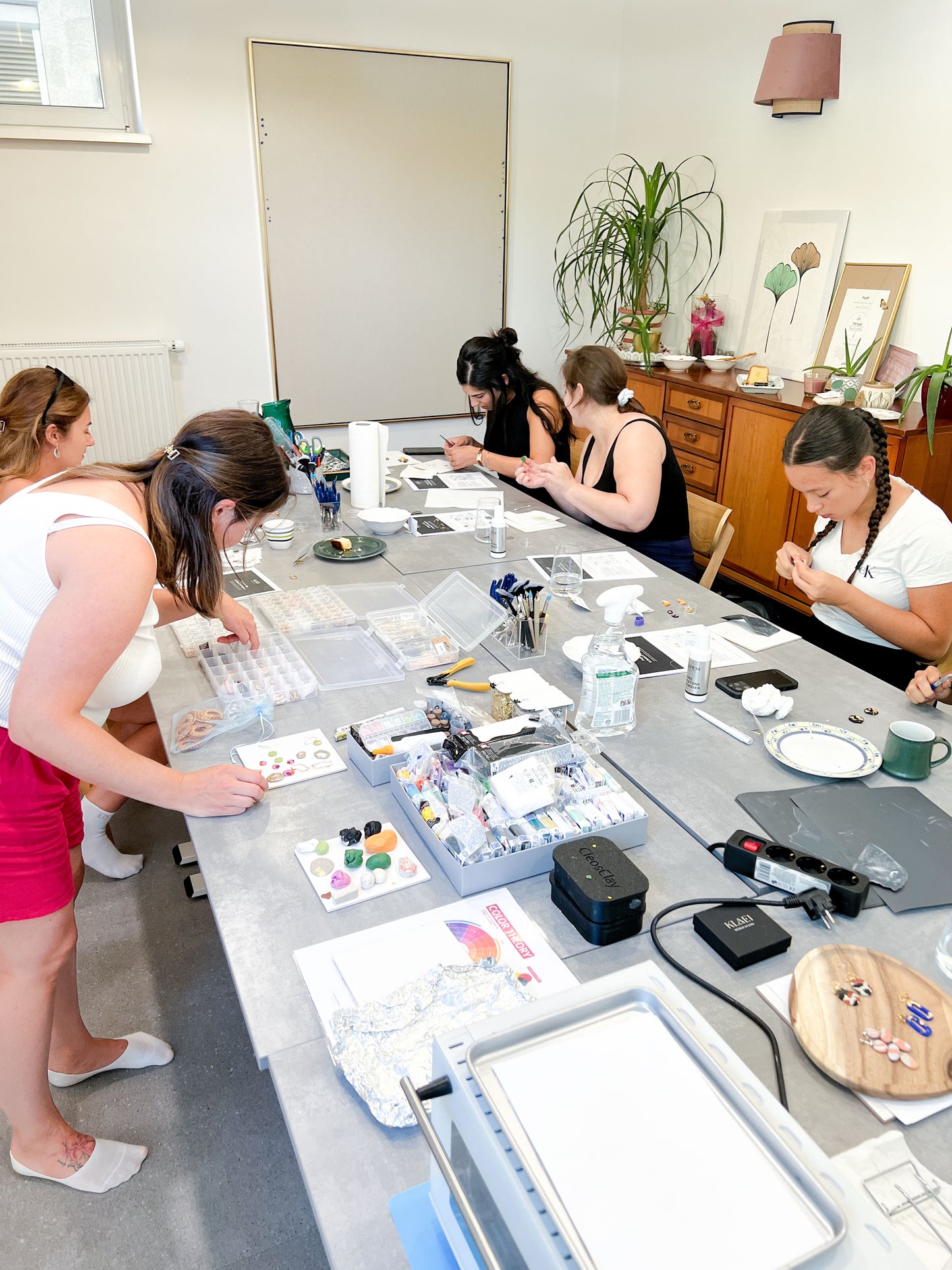 Workshop ✦ Design feather-light earrings from polymer clay ✨