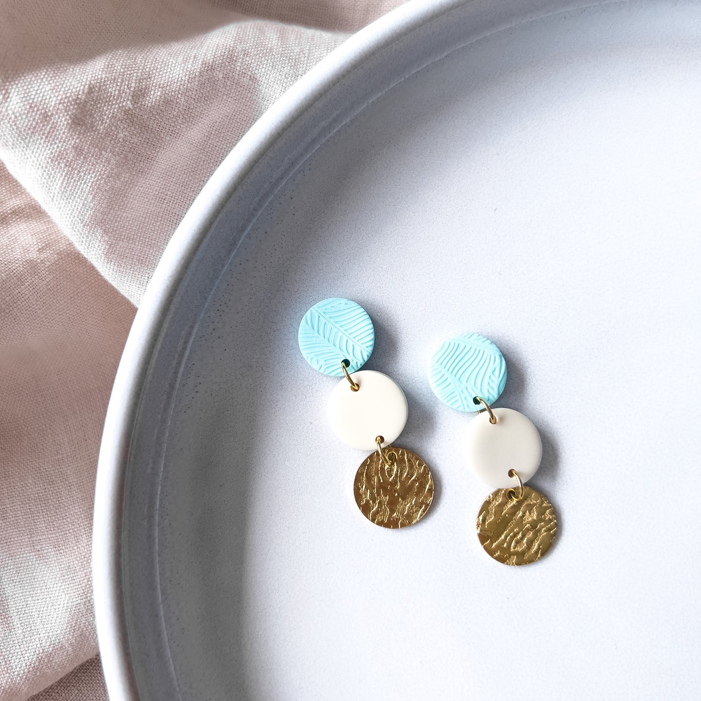 Col F ✦ Helle 3-reihige Ohrringe